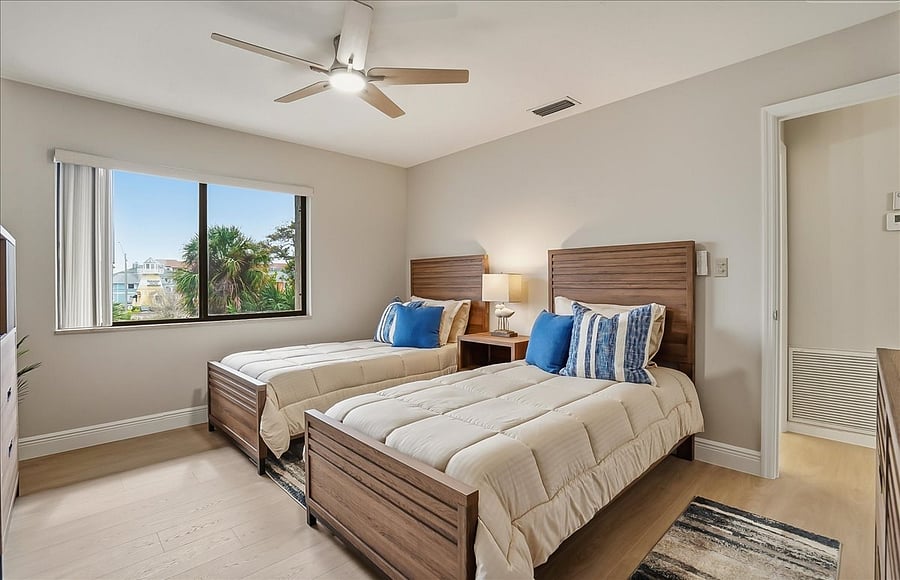 3rd bedroom with 2 twin beds, double closet and smart TV