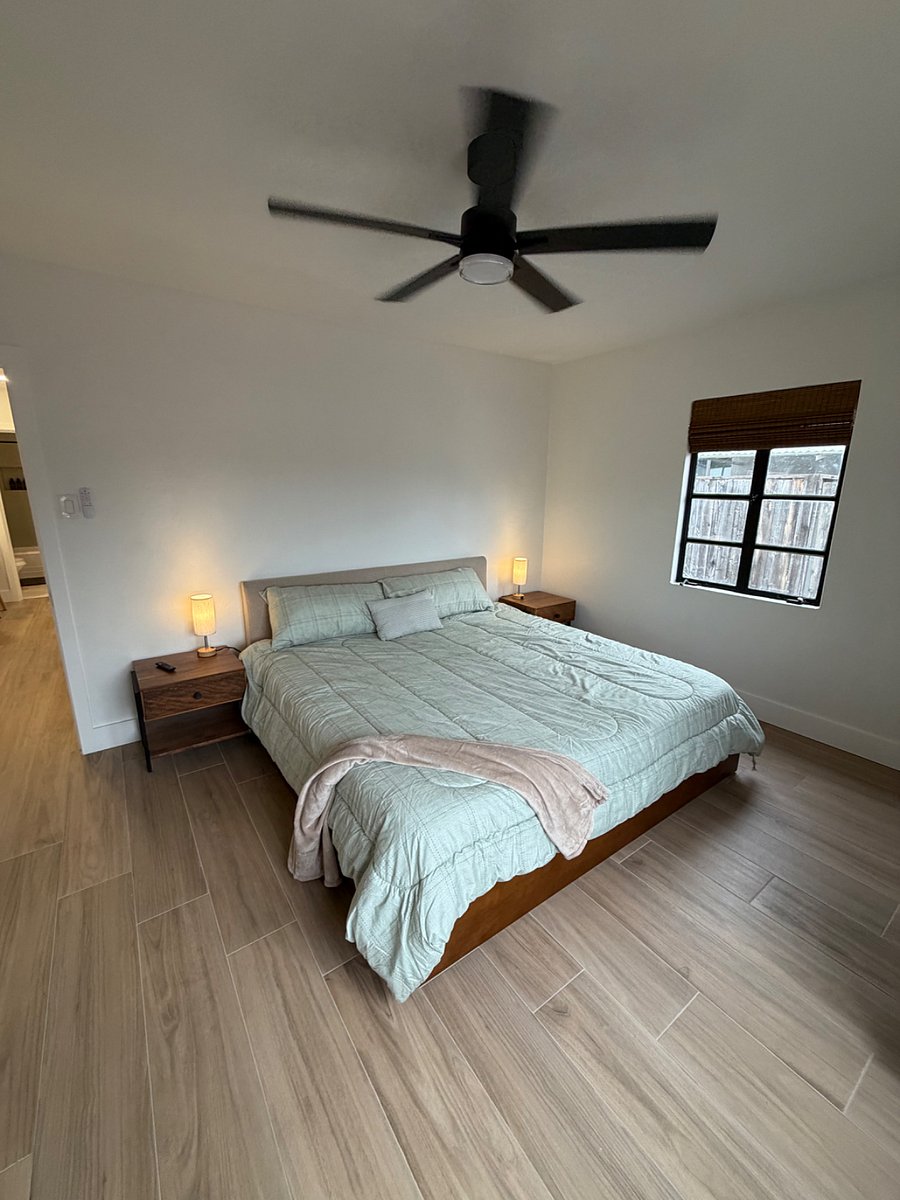 Bedroom 1, King Thuma frame, Smart TV