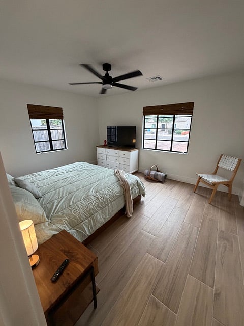 Bedroom 1, King Thuma frame, Smart TV