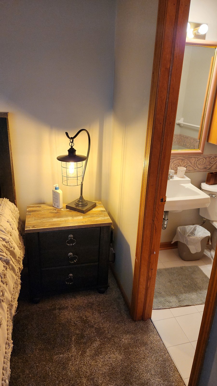 Main bedroom with Private 1/2 bath