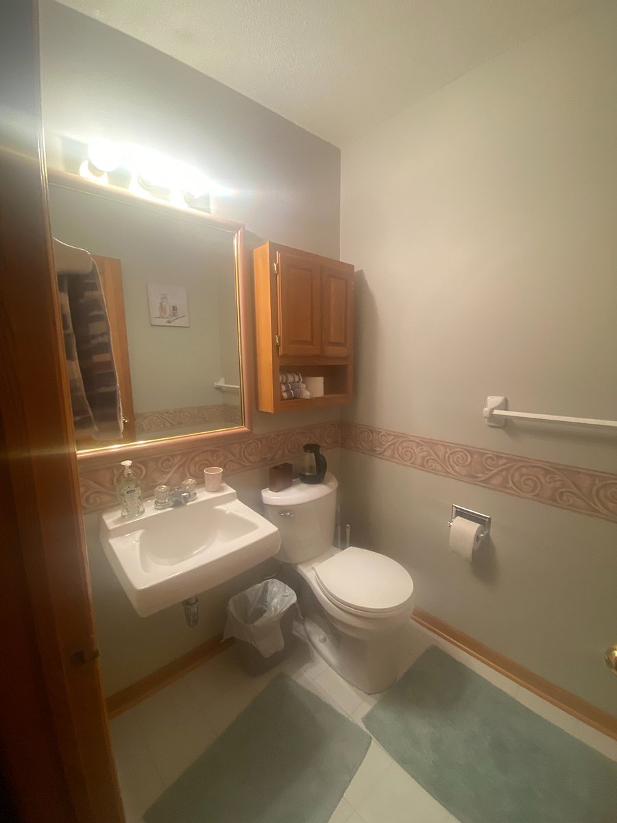 Main bedroom half bath