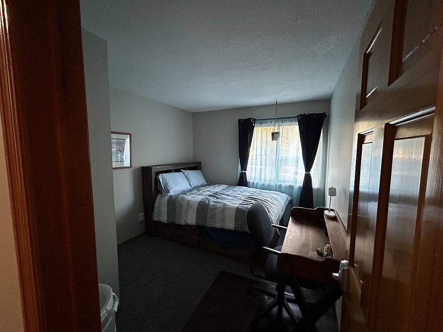 Bedroom 3: Full bed