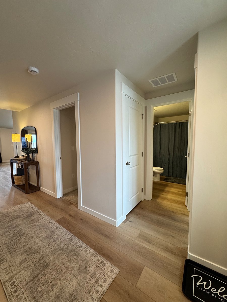 Entry to 2 guest bedrooms