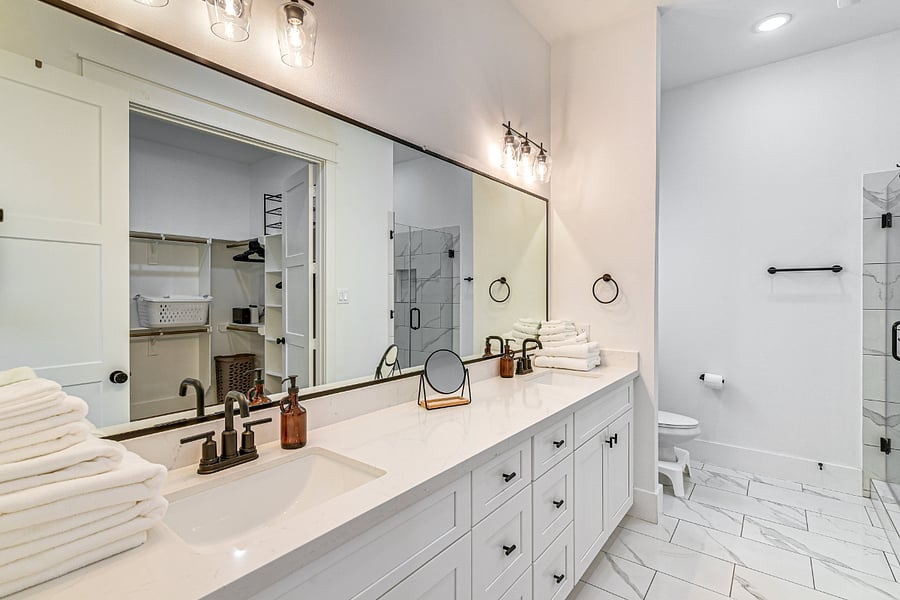 Master Bath & Closet (2nd Floor)