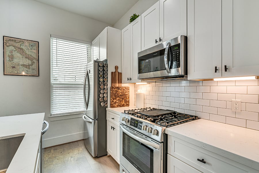 Fully stocked kitchen (2nd Floor). Gas oven and stove.
