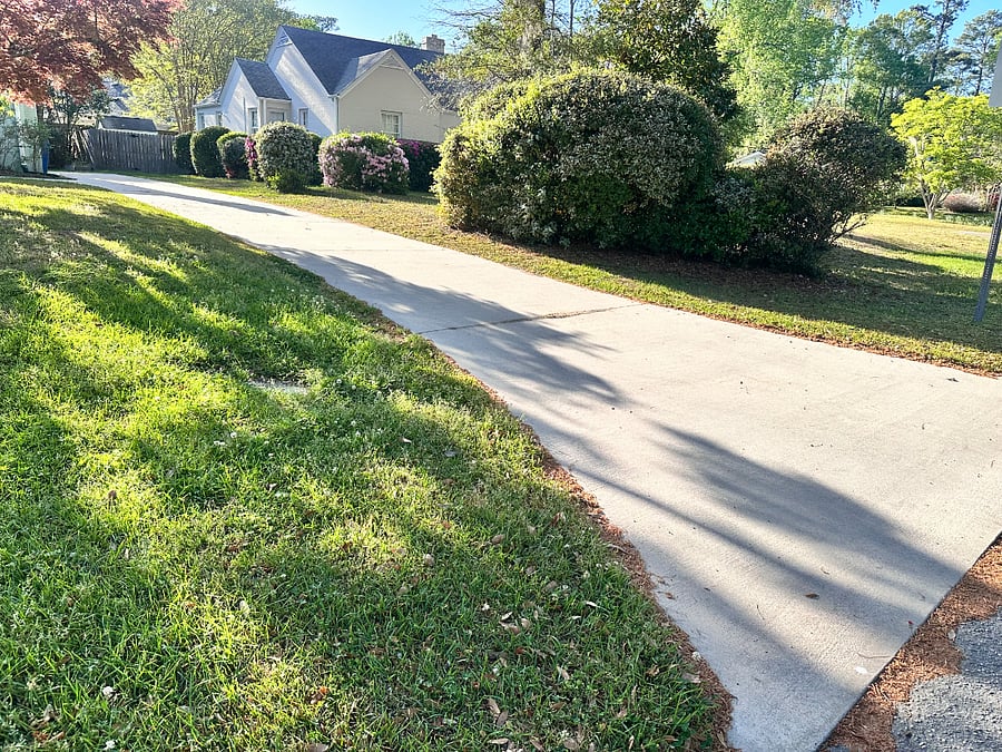 Long driveway can fit 4 cars