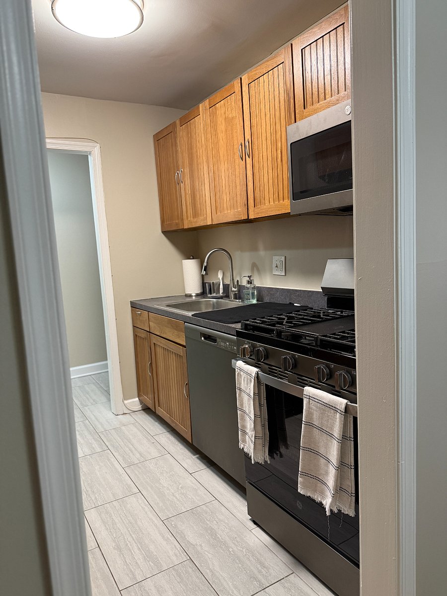 Microwave, Stove, Storage