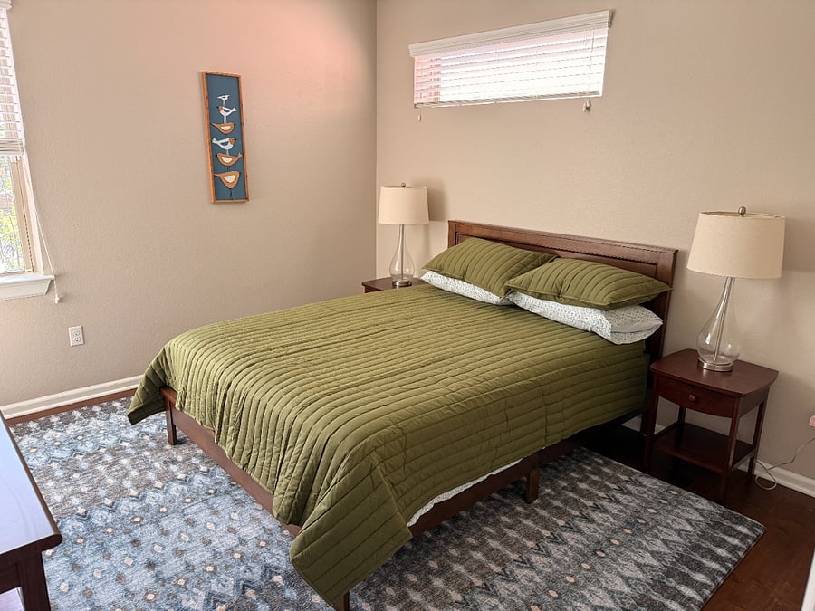 bedroom 2 - queen bed