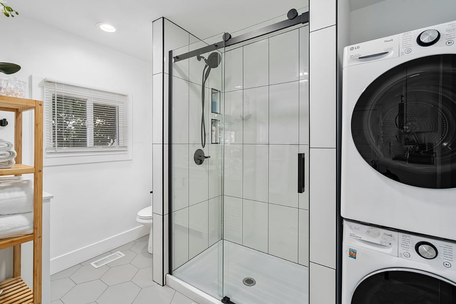 Bathroom and Washer/Dryer.