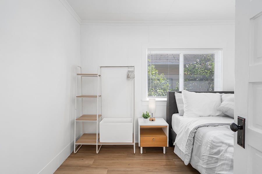 Bedroom 2 (Queen bed w/medium firm mattress)