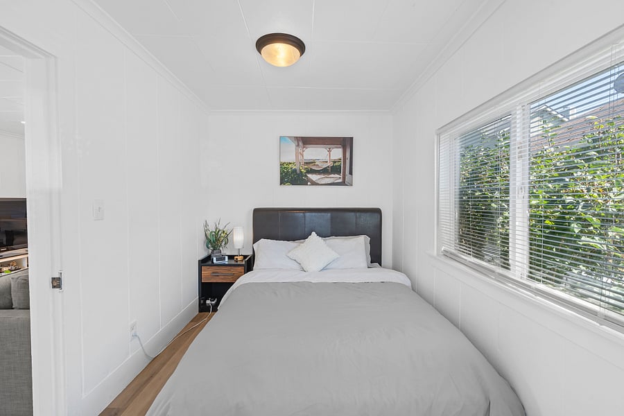 Bedroom 1 (Beauty firm mattress)
