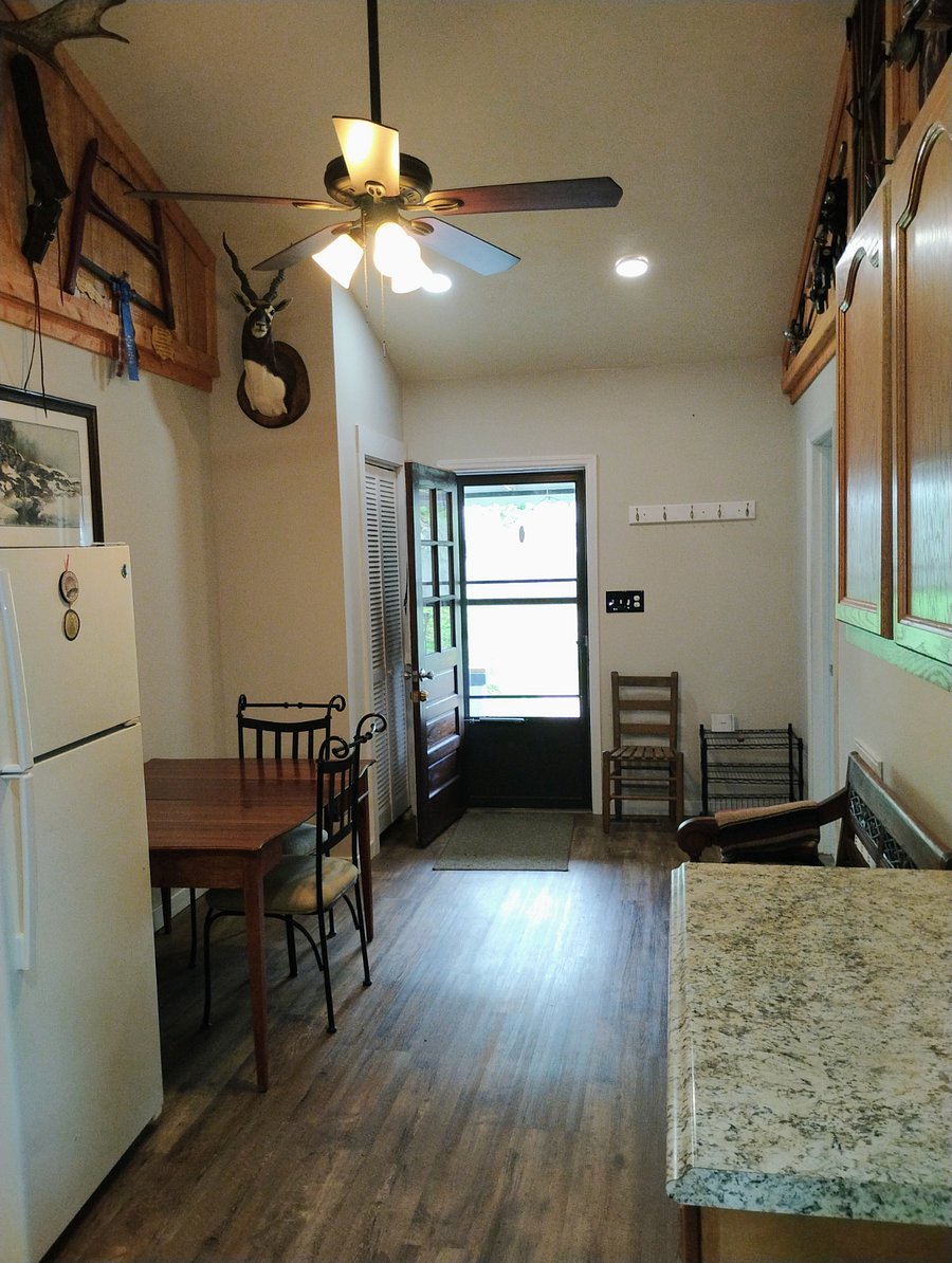 Dining/front room area