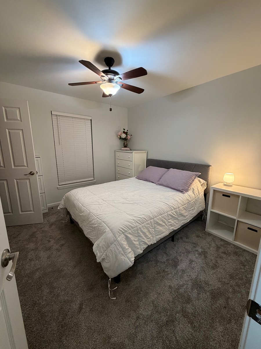 2nd bedroom-Queen