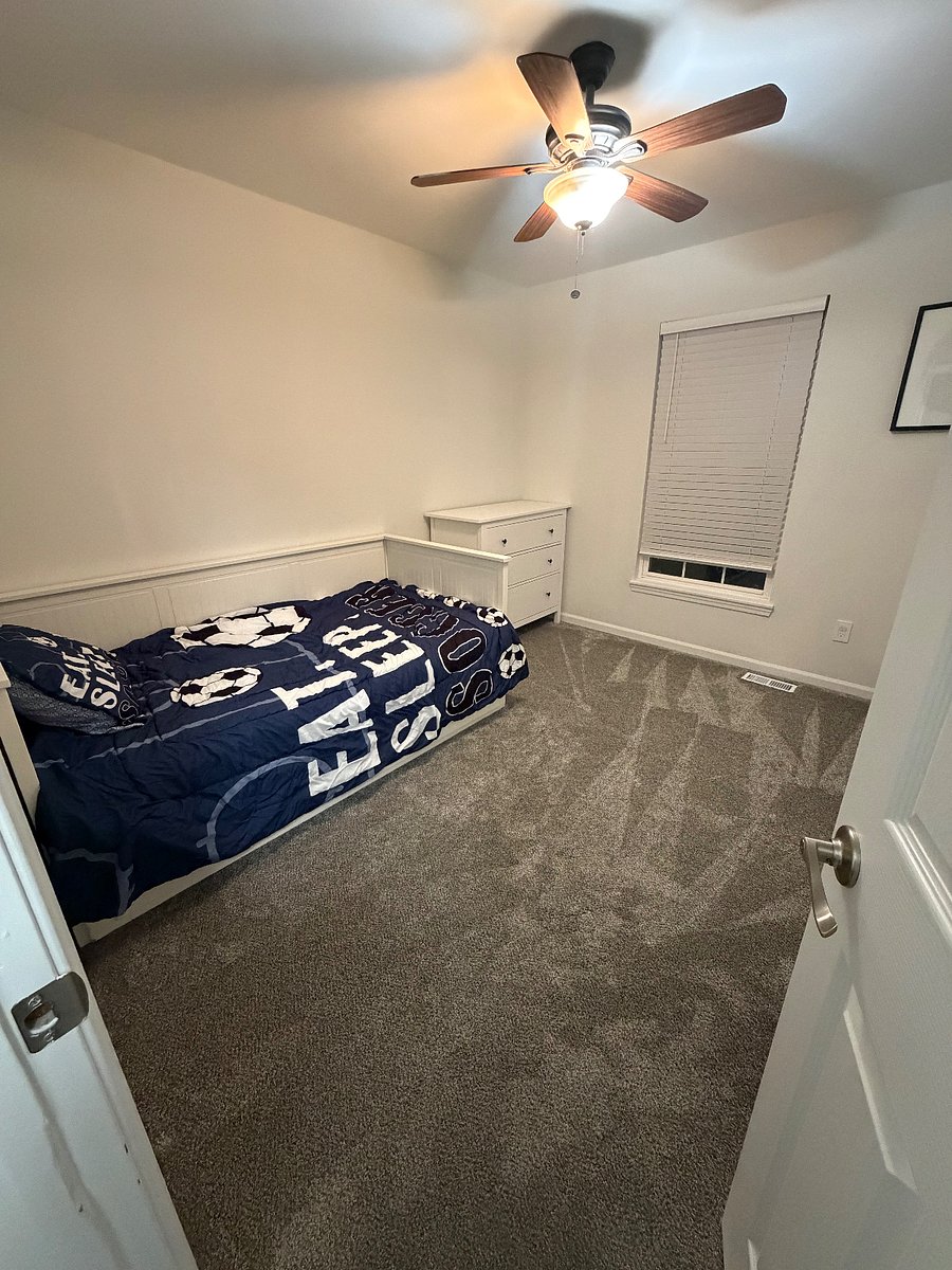 3rd upstairs bedroom-twin that can fold out to queen