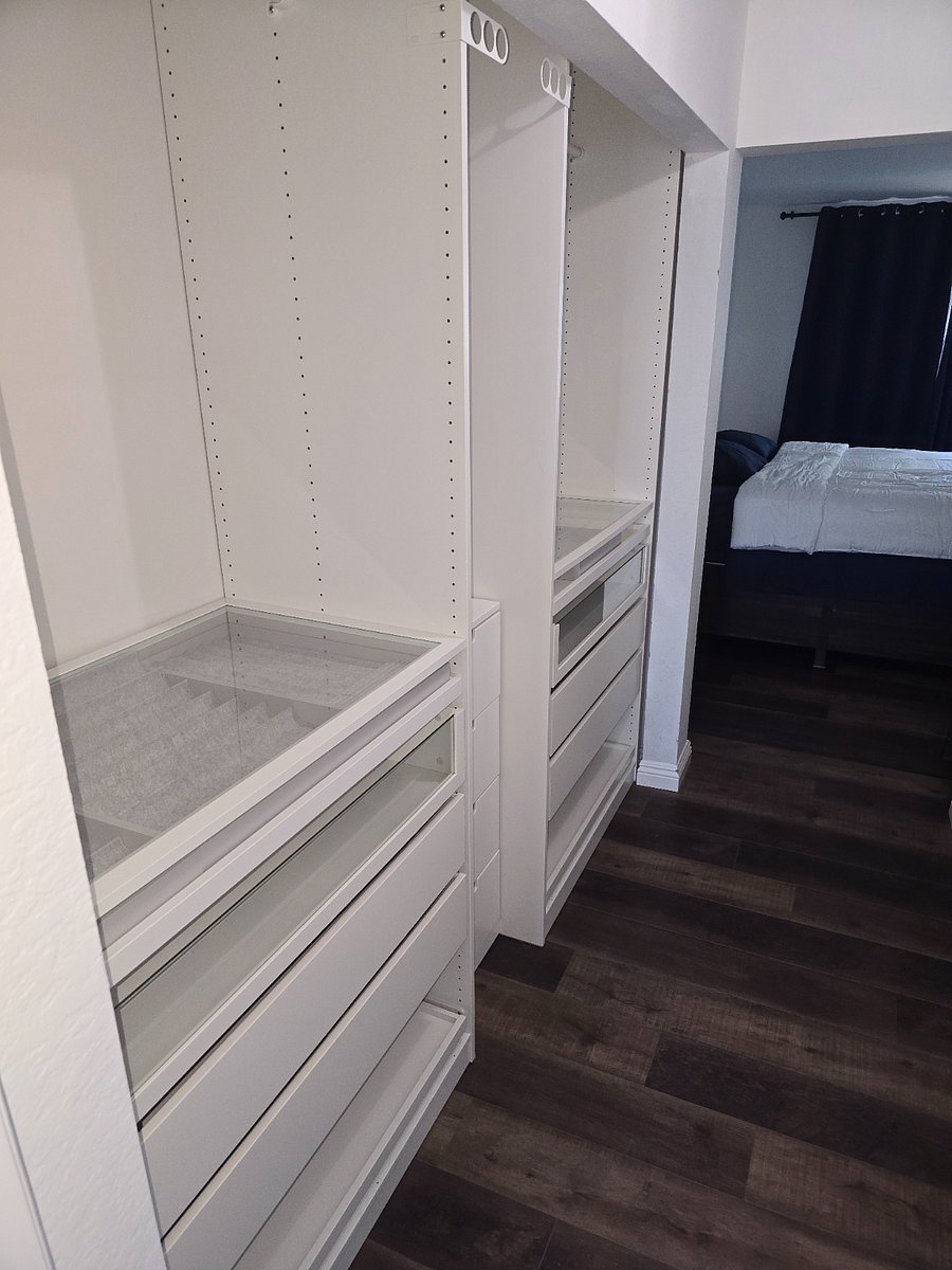 Full size dresser