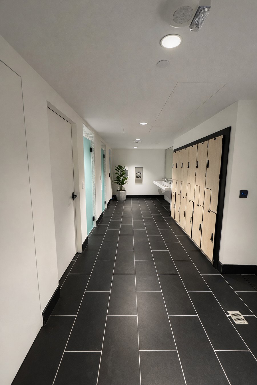 Changing rooms with showers