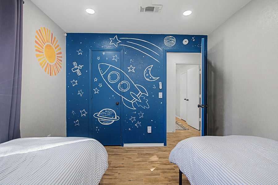 4th Bedroom wall mural