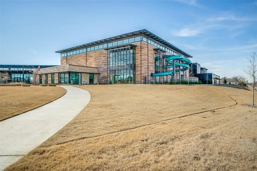 Walking distance to Thrive Recreation Center's indoor water park