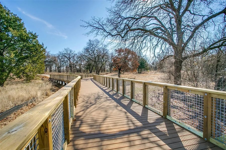 Walking distance to nature trails