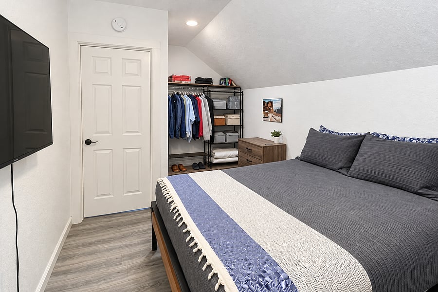 Bedroom with Queen bed