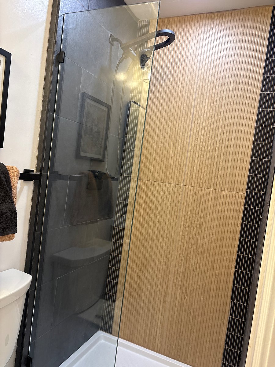 Shower with cubby for your shampoo