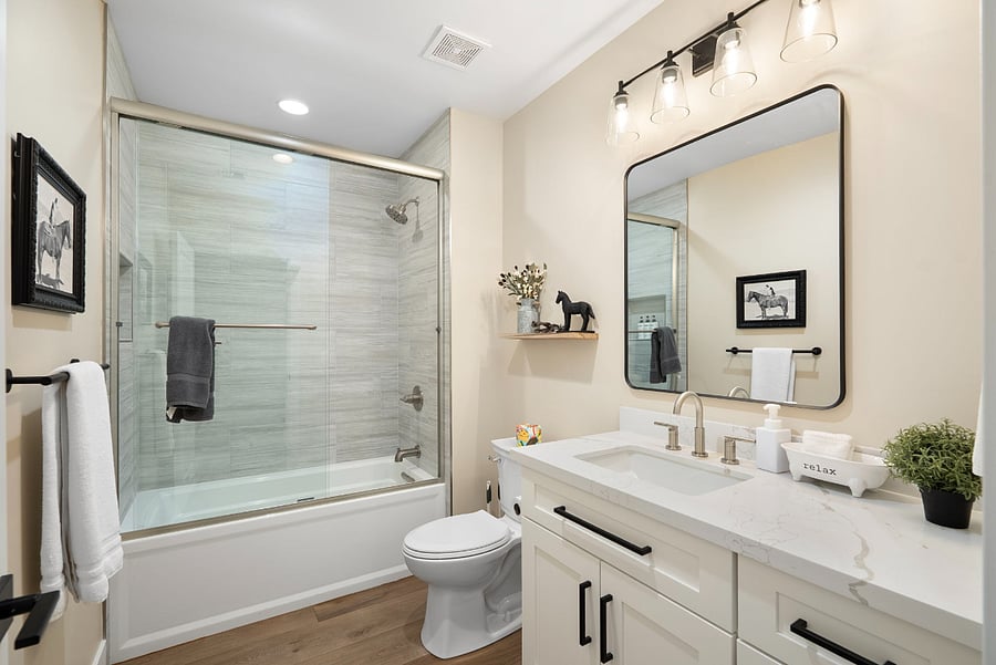 Perfect for families or groups traveling together, this pristine secondary bathroom offers exceptional comfort and versatility. Featuring a bright, modern farmhouse aesthetic, beautifully styled space to refresh after a day of travel or activities.