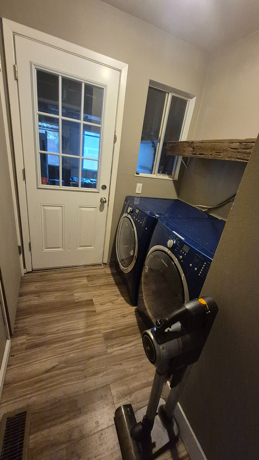 Mudroom w/ garage access