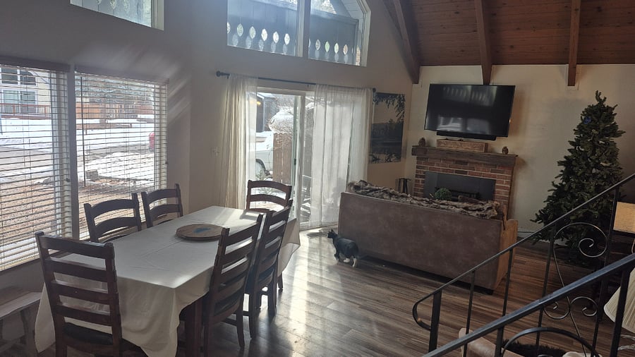 Grand Room Dining/TV