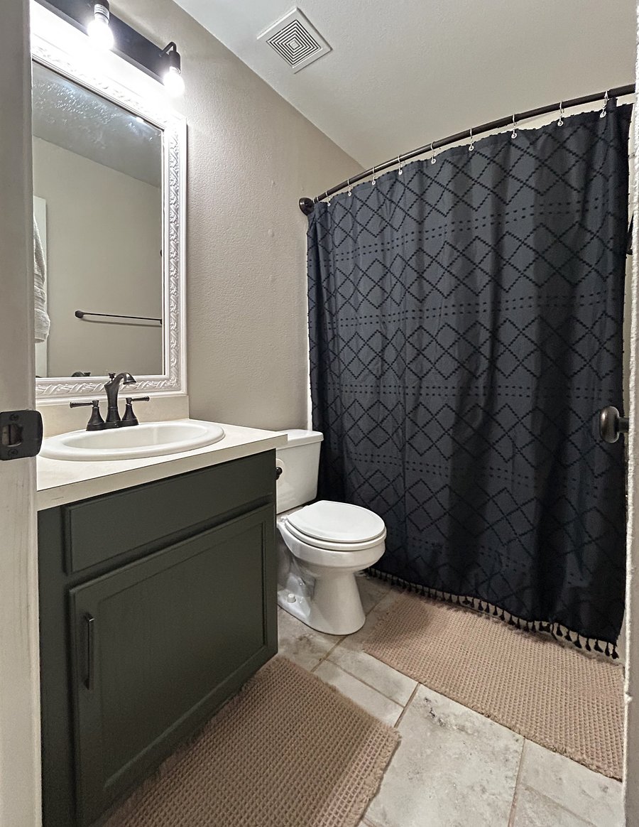 2nd Bathroom between bedrooms 2 & 3 