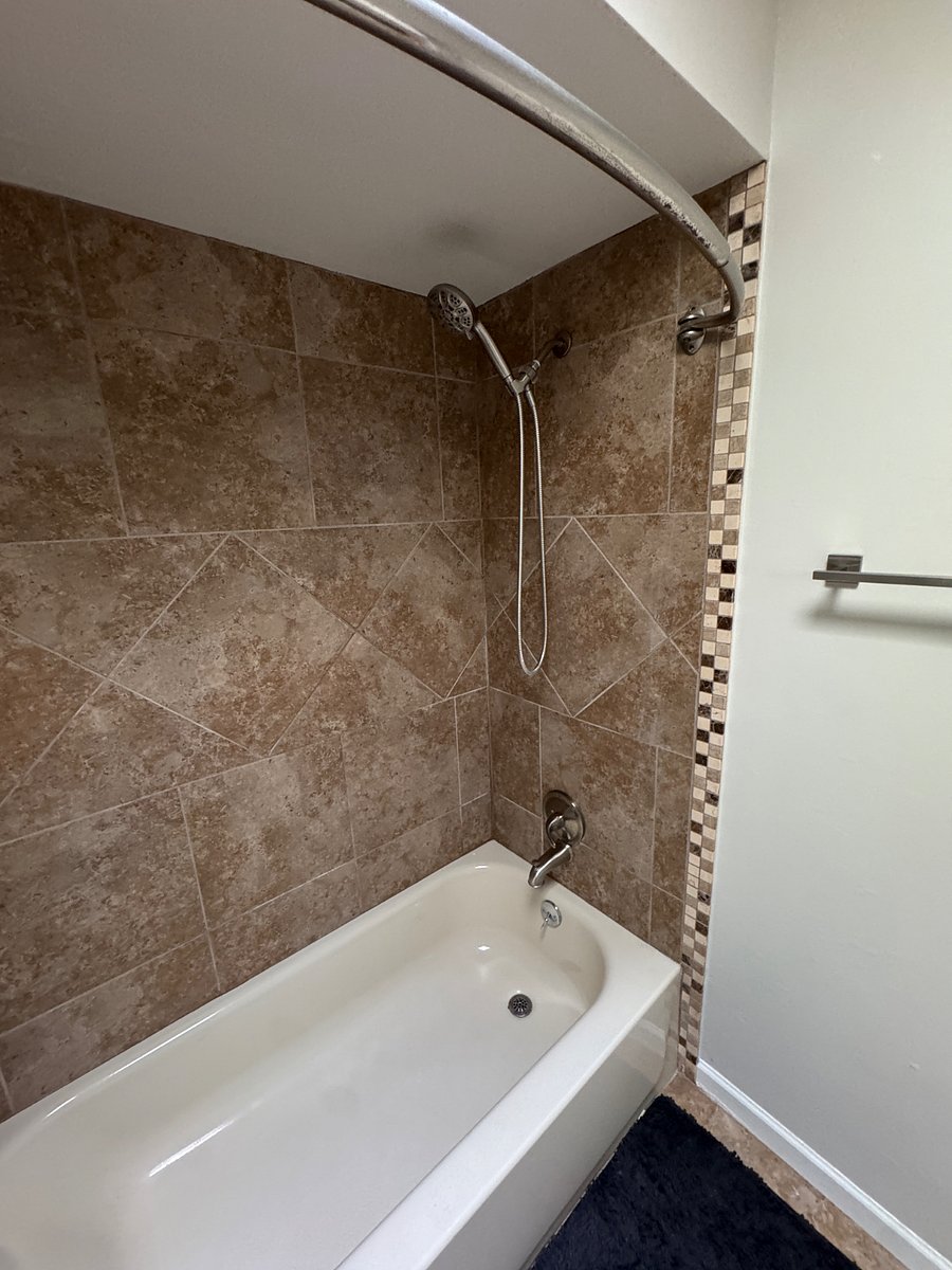Shower/bath that tenant will use.