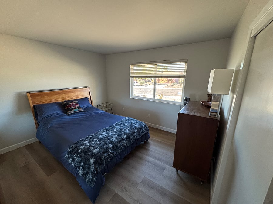 Guest bedroom.