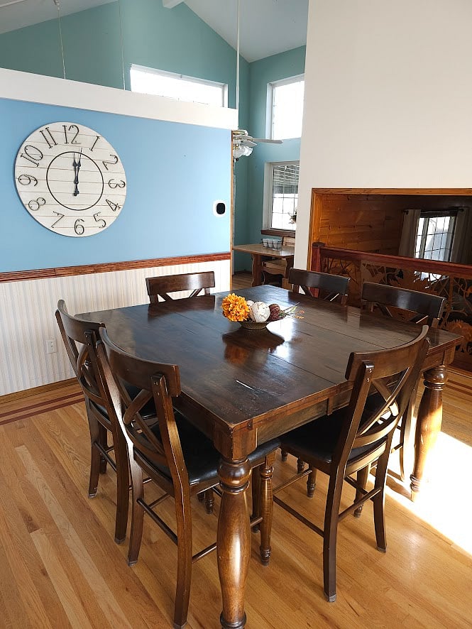 Dining room table seating 6