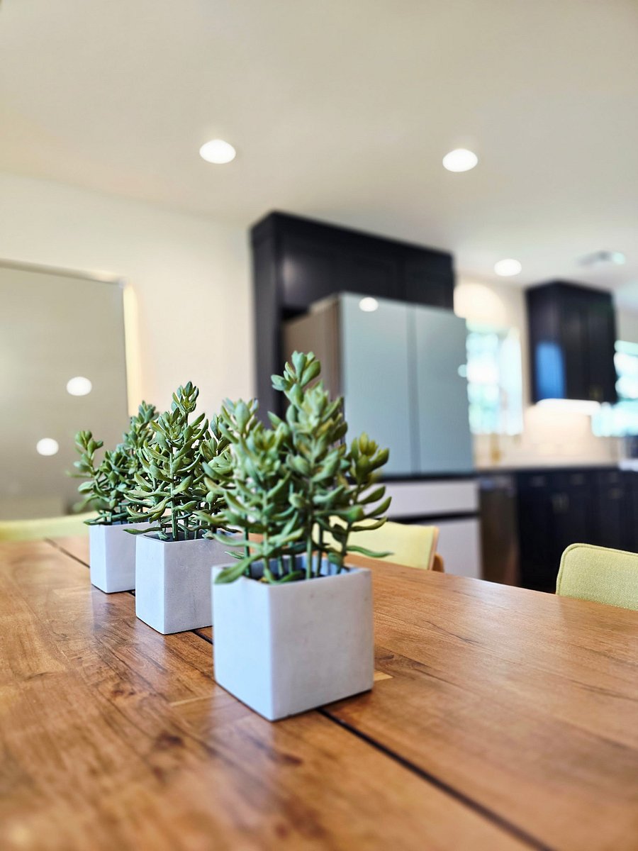 Dinning room table