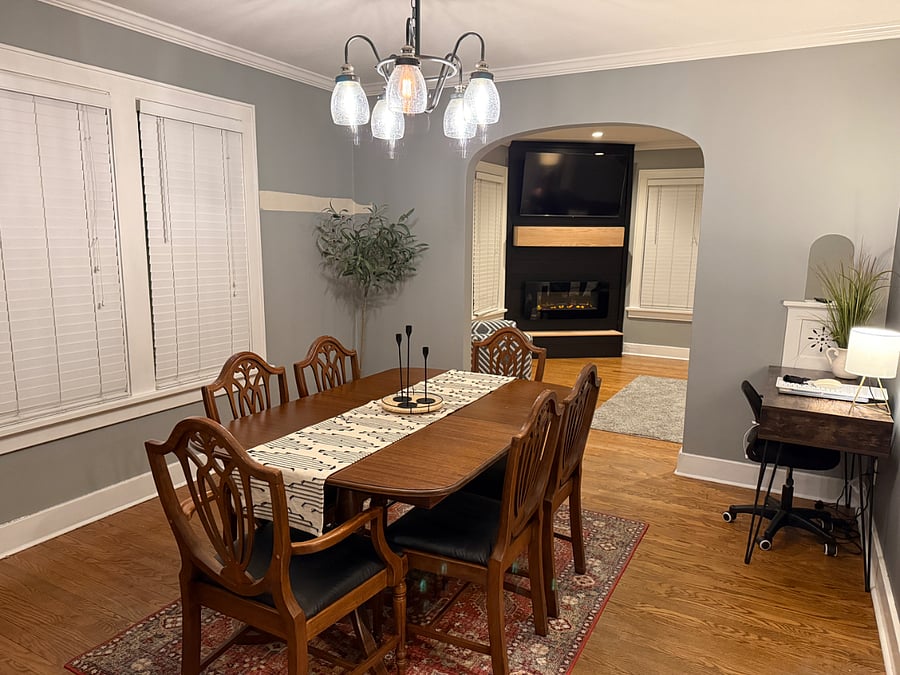 Dining Room seating for 6 with ability to expand.