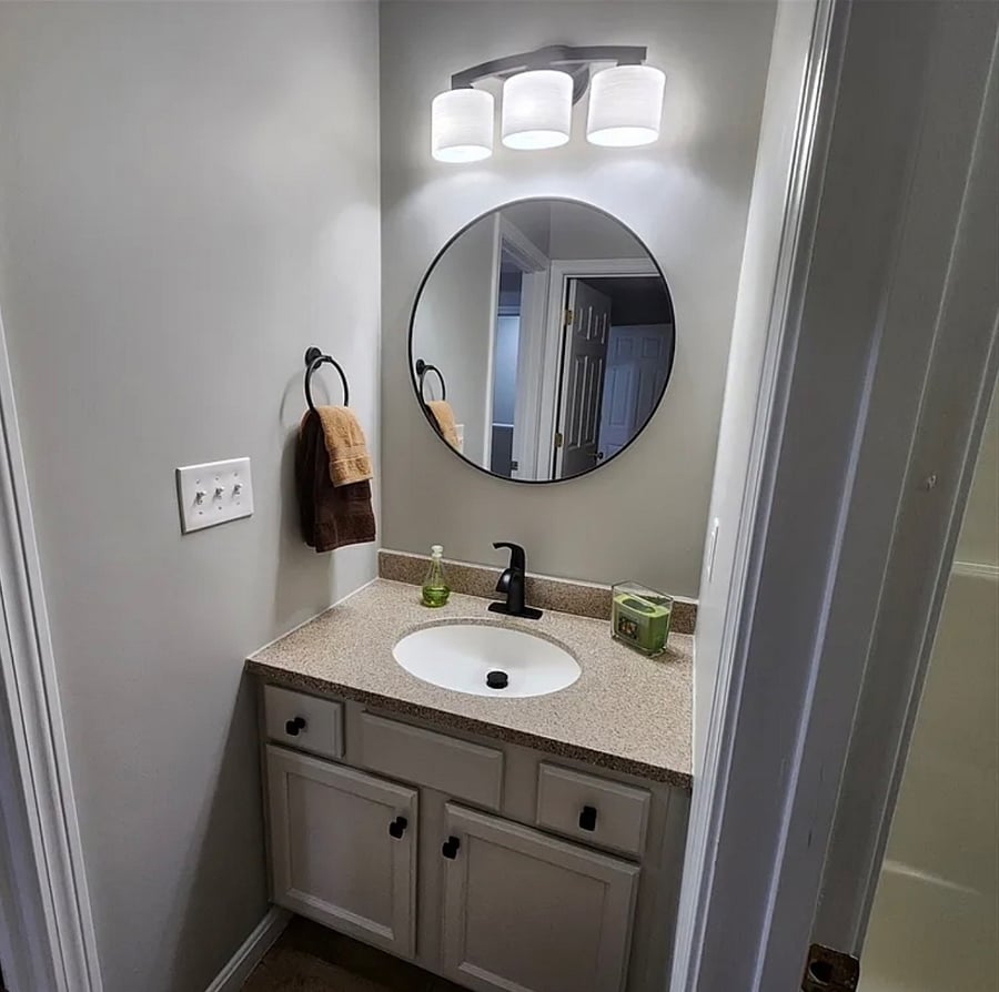 Main bathroom view 1