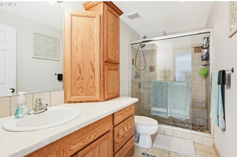 Master Bedroom Restroom