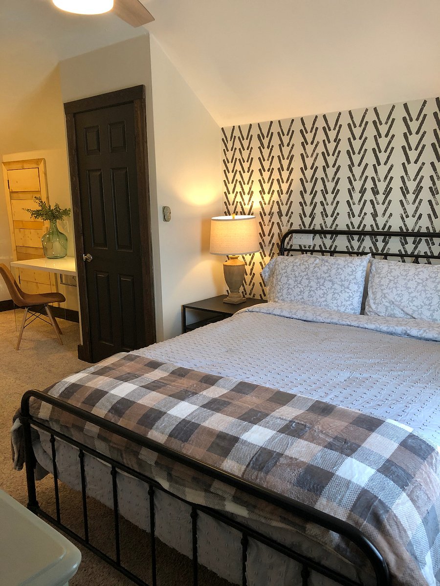 Upstairs queen bedroom. Not pictured are side tables and lamps on both sides of the bed.