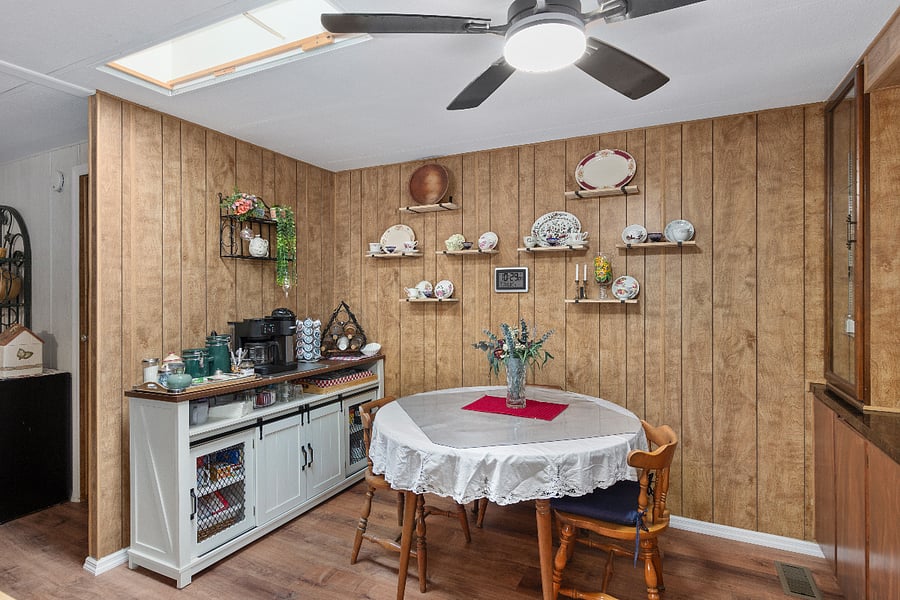 Dining room and coffee / tea bar