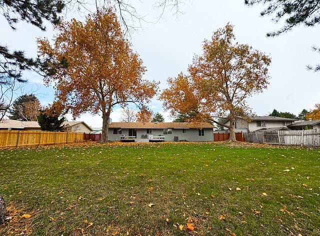 Fully fenced, park-like back yard