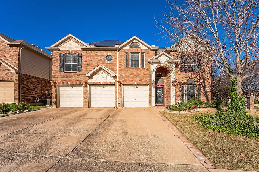 Front of the house, corner lot in Summer Creek South