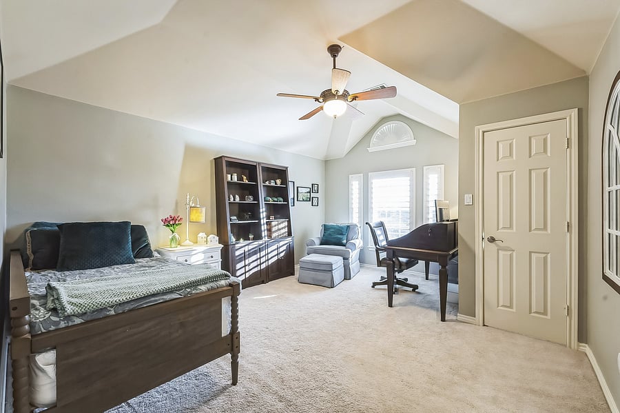 Study with a twin bed and desk