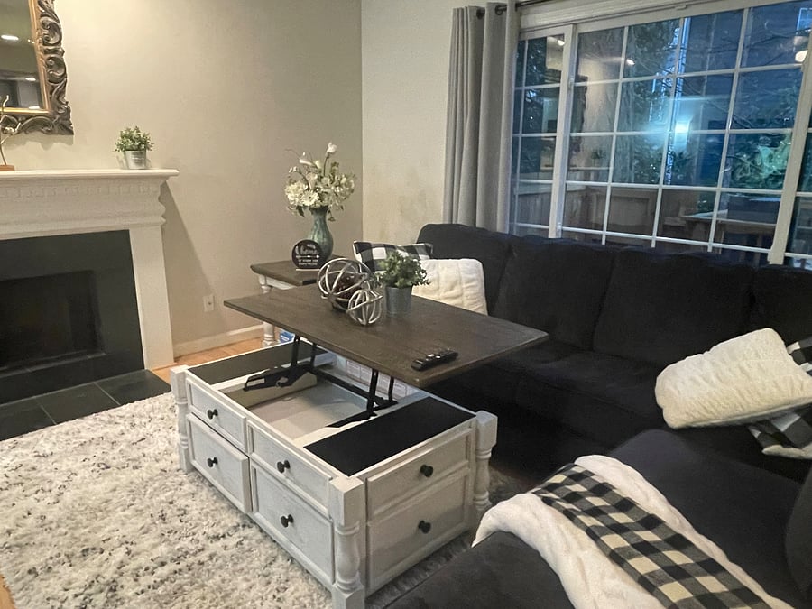 Table extends easily.