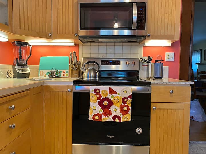 Cozy & convenient kitchen with cooking and baking supplies 