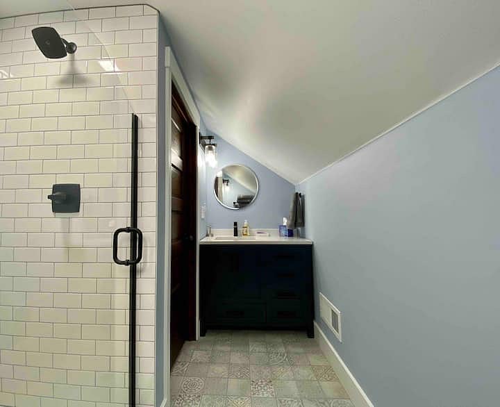 Full bath on 2nd foor