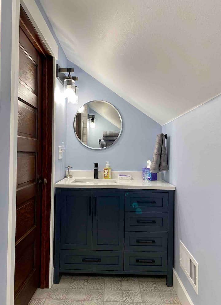 2nd floor bathroom