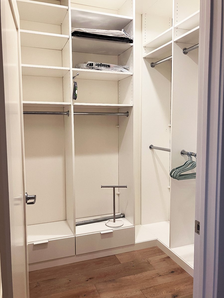 Master Bed (Closet)