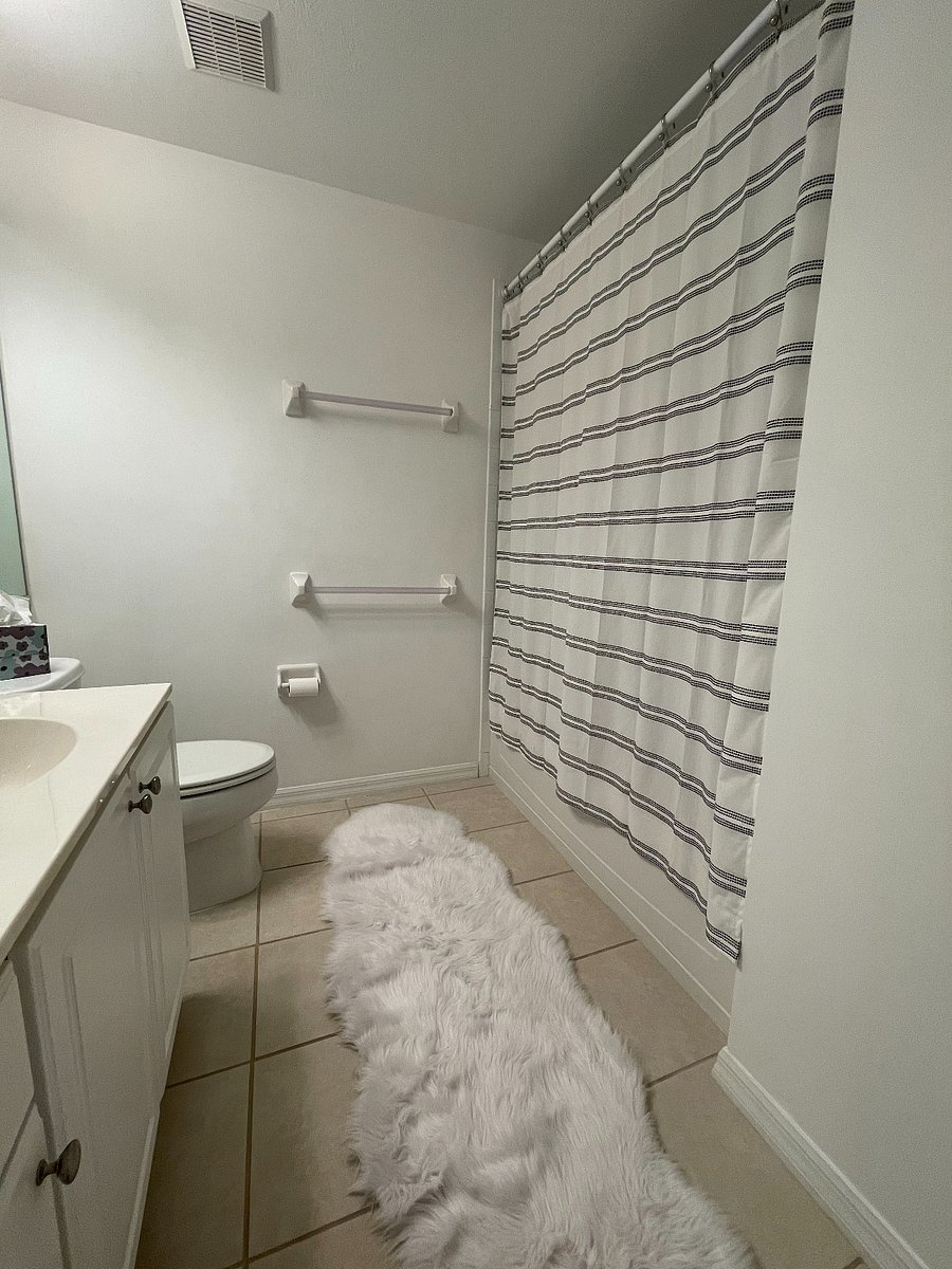 2nd Bathroom - Full