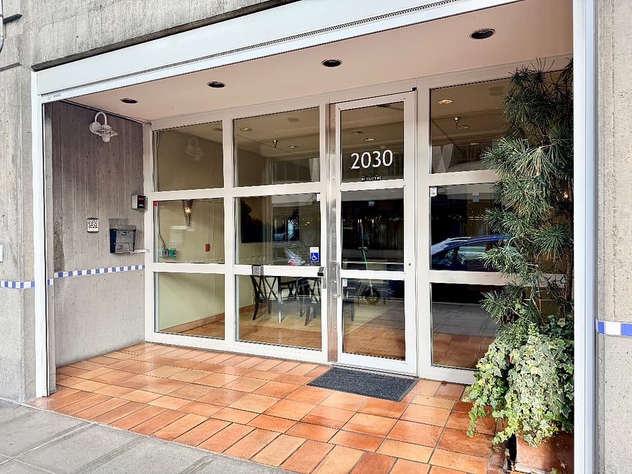 Secure entrance with concierge weekdays