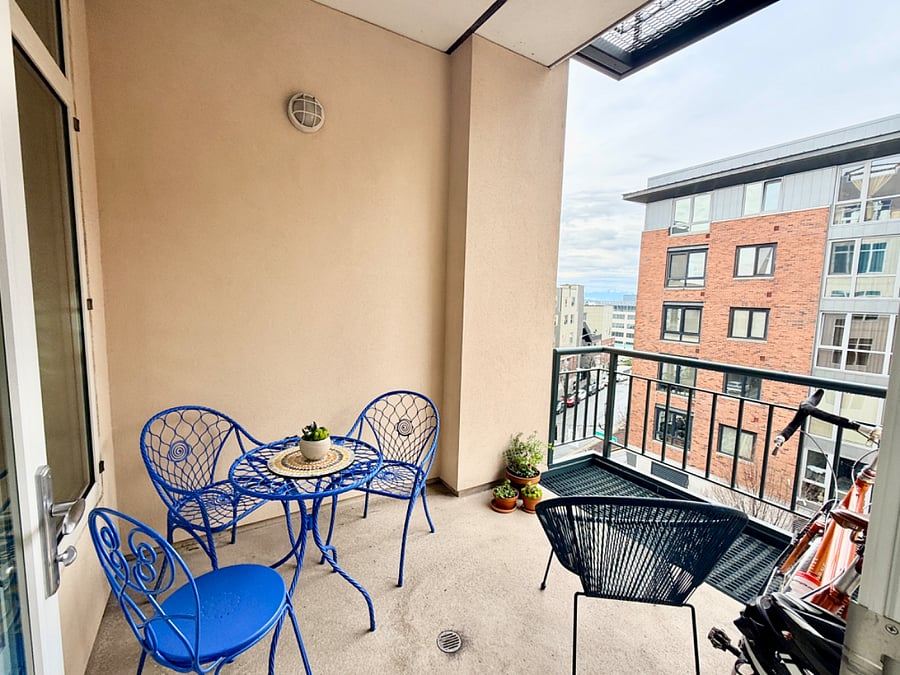 Balcony with both water and city views!