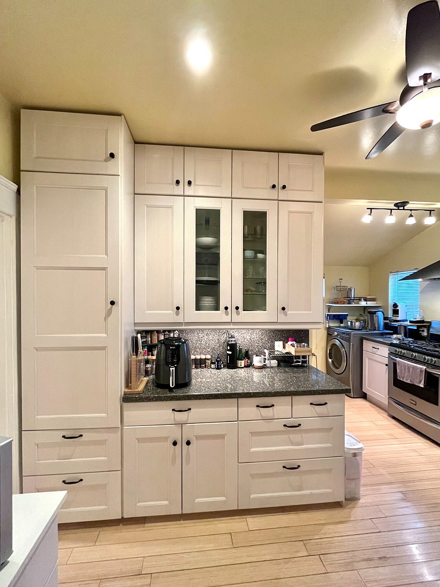 Kitchen with lots of counter space